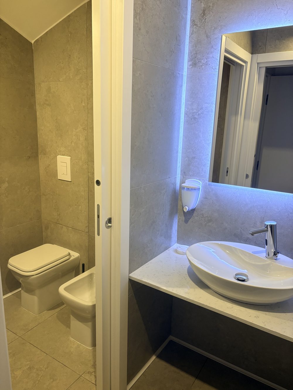 Lavabo della toilette donne